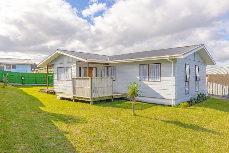 8 Karyn Street, Castlecliff, Whanganui - Carousel 1