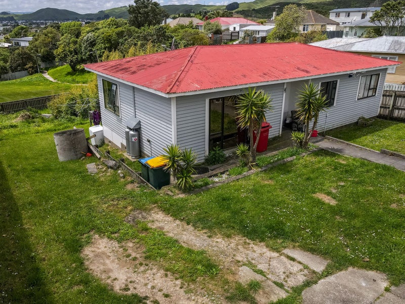 47 Leicester Street, Cannons Creek, Porirua - Carousel 4