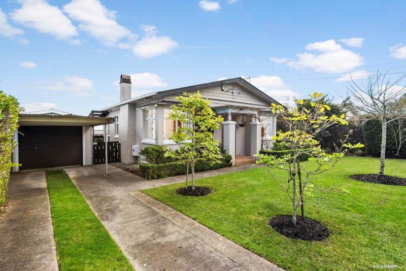 82 Lynwood Road, New Lynn, Auckland - Carousel 1