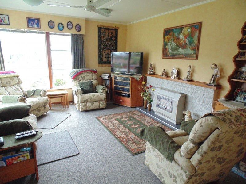 9 Brett Place, Takaro, Palmerston North - Carousel 2