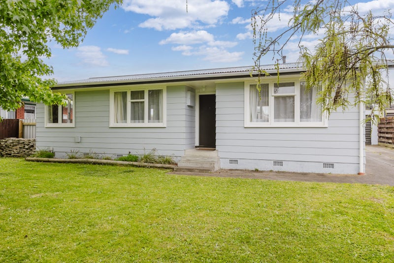 79 Robinson Crescent, Westbrook, Palmerston North - Carousel 1