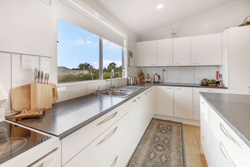 17 Aranui Avenue, Waitārere Beach, Levin - Carousel 2