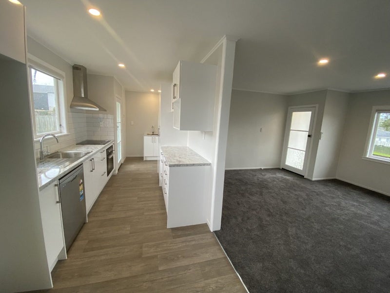 8 Lendic Avenue, Henderson, Auckland - Carousel 2