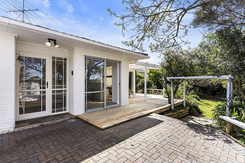 3/5 Teal Crescent, Beach Haven, Auckland - Carousel 1