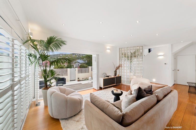 11 Swansea Street, Khandallah, Wellington - Carousel 2