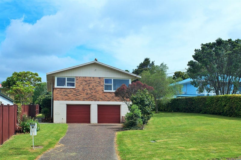 28 Coniston Avenue, Te Atatu South, Auckland - Carousel 1