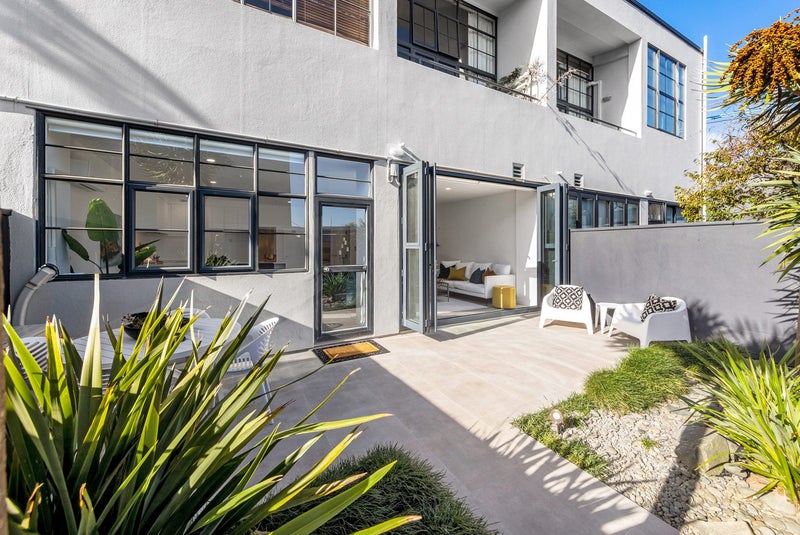 2/19 Crummer Road, Grey Lynn, Auckland - Carousel 1