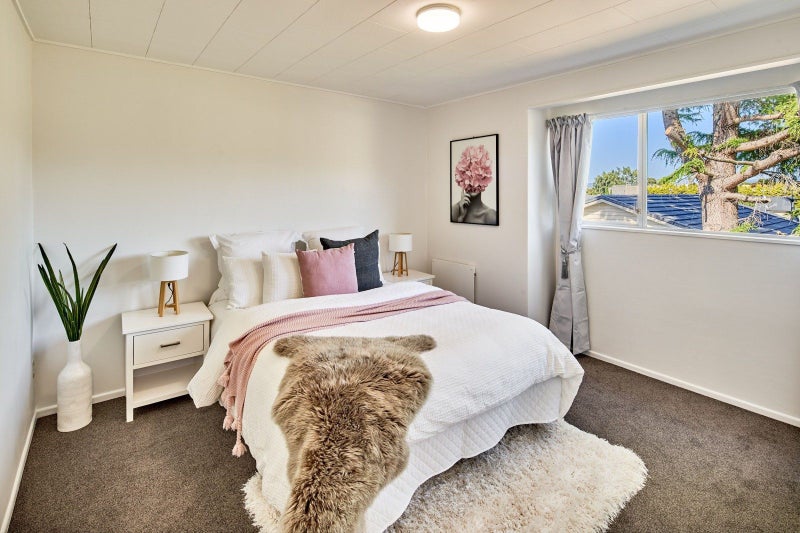 8F Montgomery Crescent, Clouston Park, Upper Hutt - Carousel 2