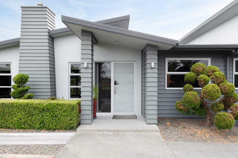 6 Barrington Drive, Huntington, Hamilton - Carousel 2