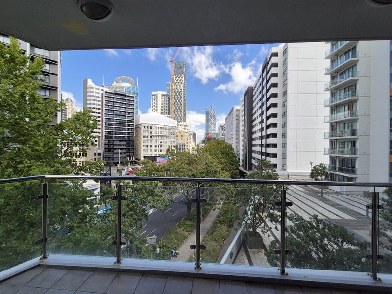 712/30 Beach Road, Auckland Central, Auckland - Carousel 1