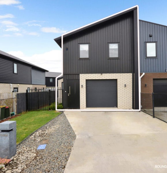 2/64 Cabourne Drive, Glenview, Hamilton - Carousel 1