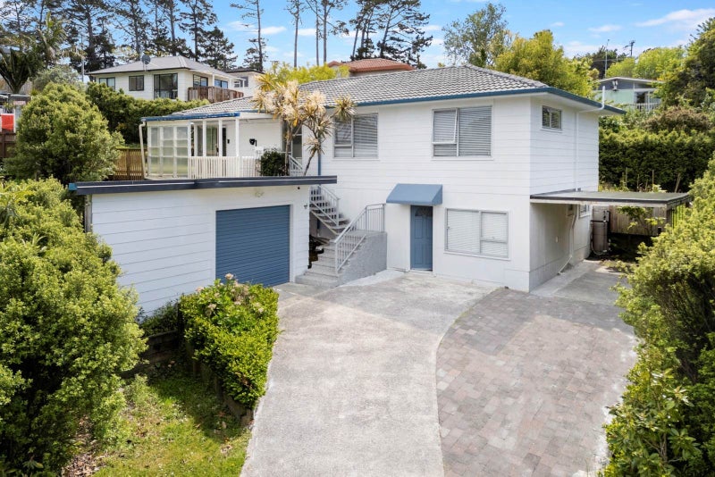 70 Lavery Place, Sunnynook, Auckland - Carousel 2