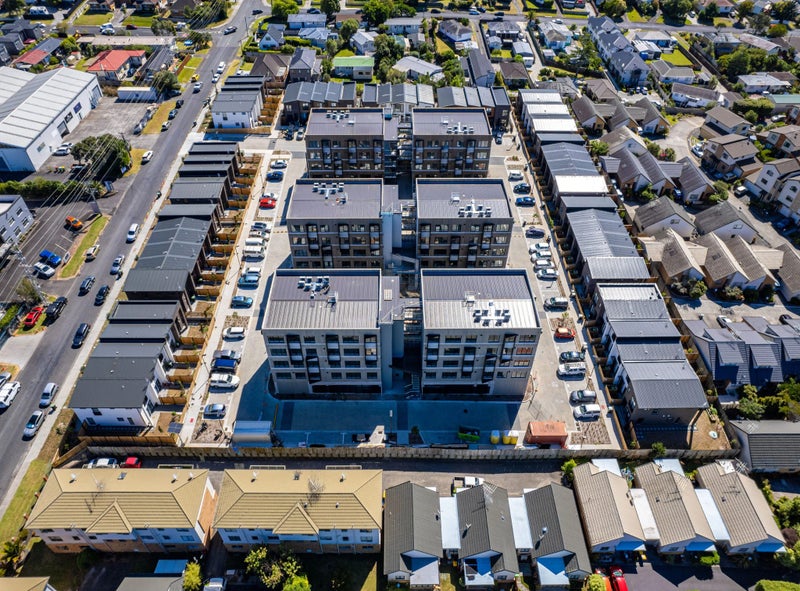 202/3 Rauemi Way, Te Atatū South, Auckland - Carousel 1