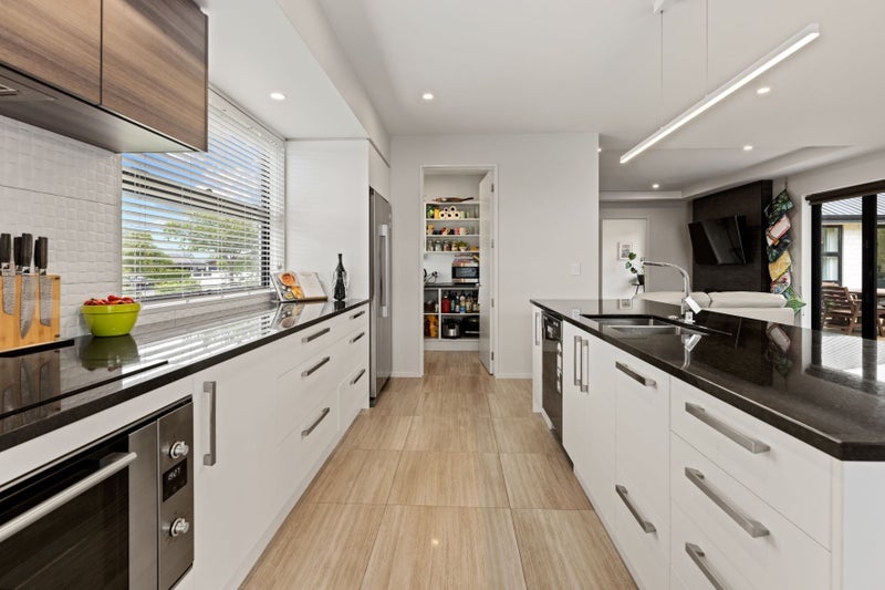 5 Bronco Drive, Aidanfield, Christchurch - Carousel 2