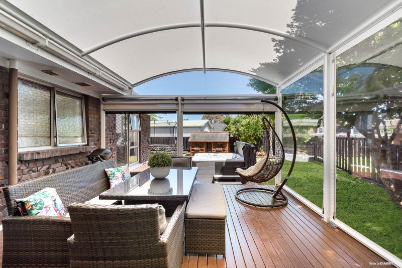 15 Maroubra Place, Botany Downs, Auckland - Carousel 2