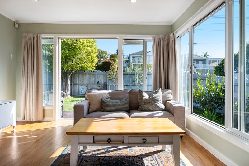 1/17 Corunna Road, Milford, Auckland - Carousel 2