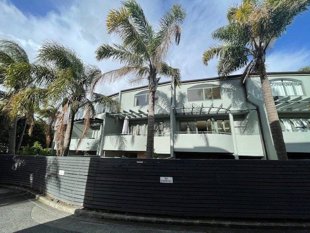 11/1 Hillcrest Avenue, Hillcrest, Auckland - Carousel 1