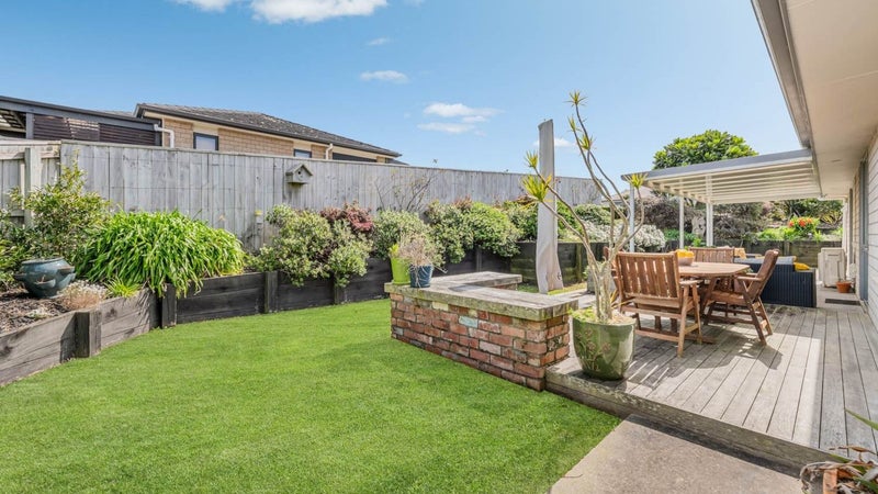 25 Weatherly Drive, Beachlands, Auckland - Carousel 1