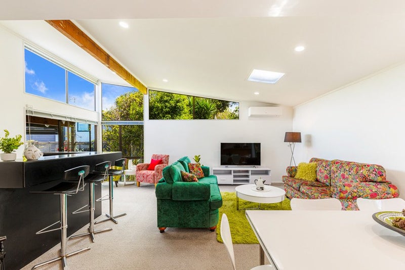 2/8 Gregg Place, Sunnyvale, Auckland - Carousel 1