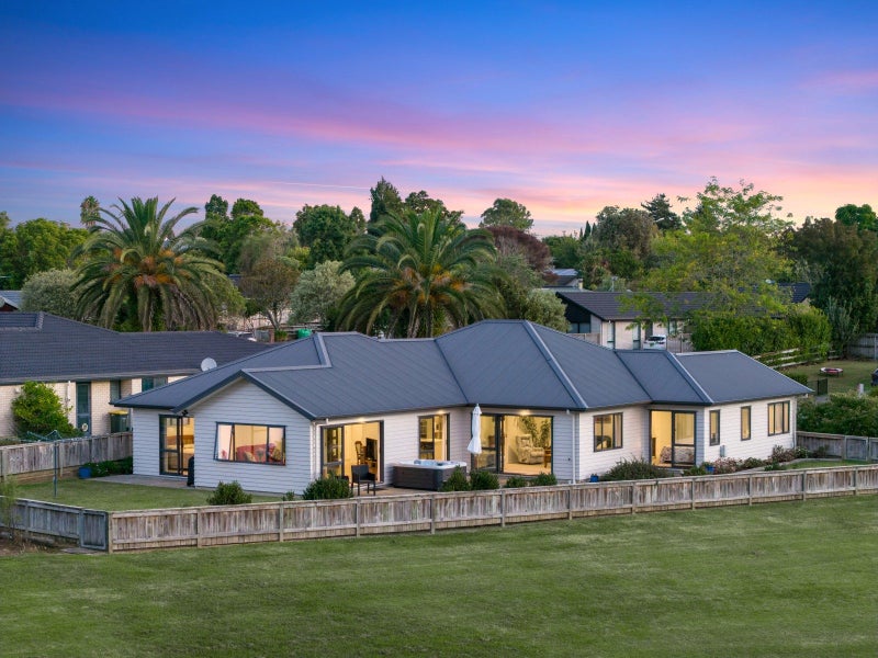 18 Applemoors Way, Riverhead, Riverhead - Carousel 1