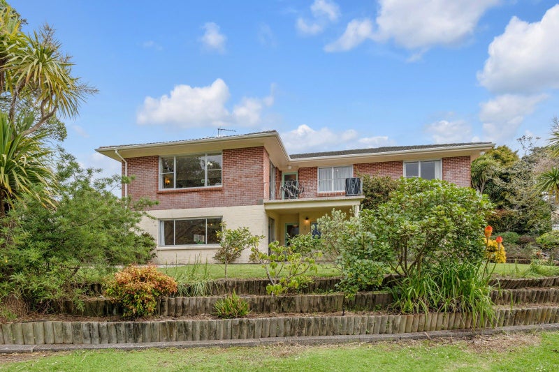 3 Castleton Drive, Howick, Auckland - Carousel 1