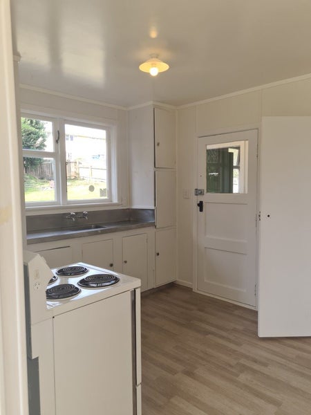 35 Bedford Street, Cannons Creek, Porirua - Carousel 2