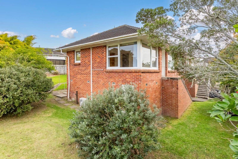 1/9 Lenihan Street, Northcote, Auckland - Carousel 1