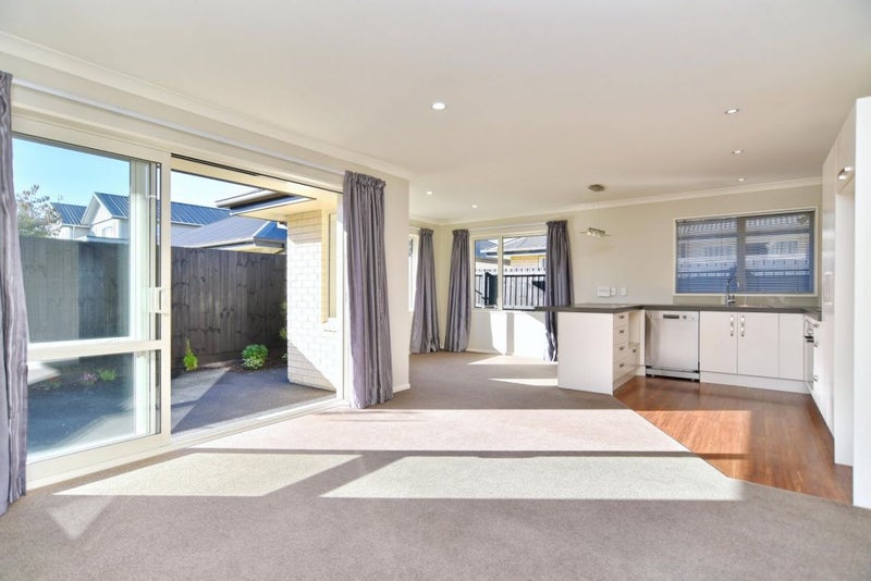 4 Somerville Crescent, Aidanfield, Christchurch - Carousel 2