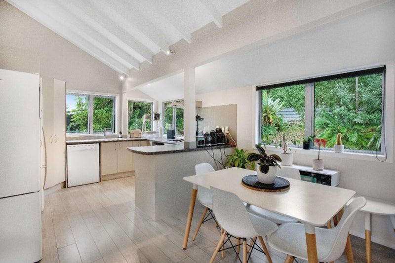 2/11 Limmer Place, Browns Bay, Auckland - Carousel 1