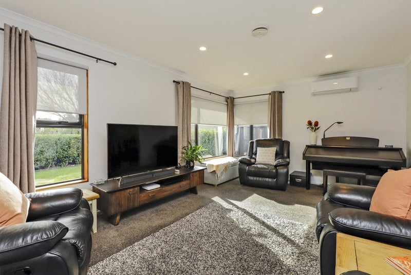 1015 Caroline Road, Mayfair, Hastings - Carousel 2