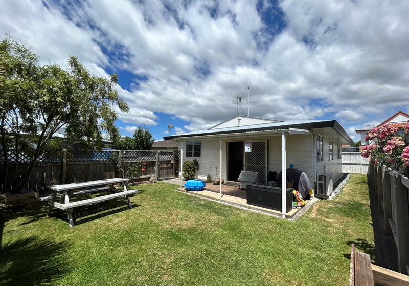 4/12 Neeve Road, Taradale, Napier - Carousel 1