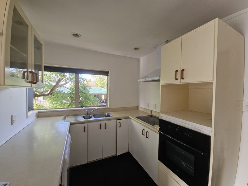 13B Avonleigh Road, Green Bay, Auckland - Carousel 2