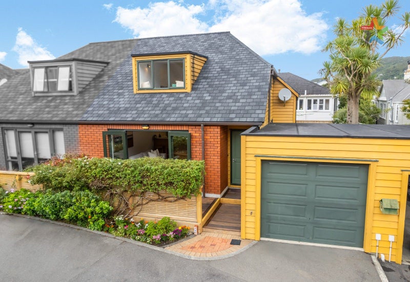 8 Futuna Close, Karori, Wellington - Carousel 1