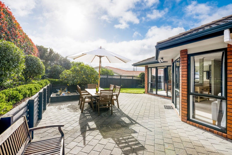 63 Discovery Drive, Flagstaff, Hamilton - Carousel 1