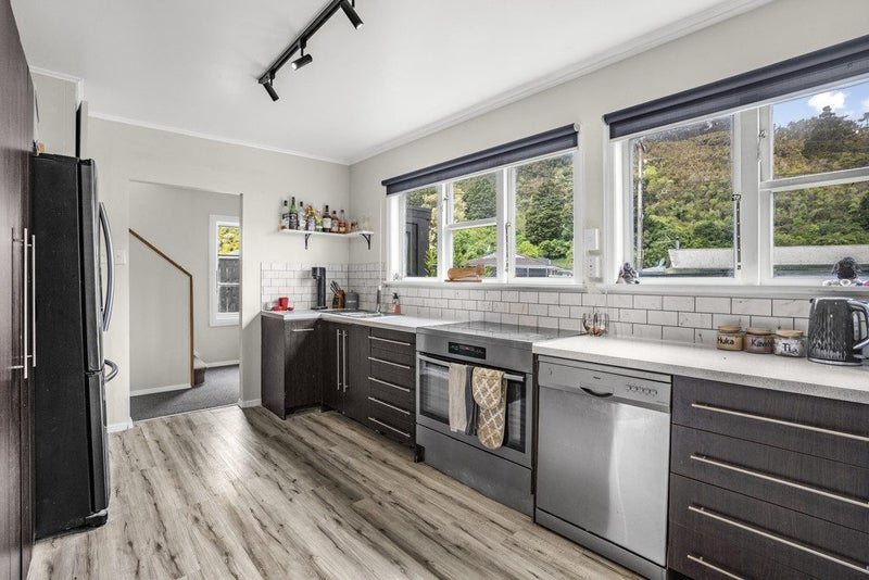 2/23 Eldon Grove, Taita, Lower Hutt - Carousel 1