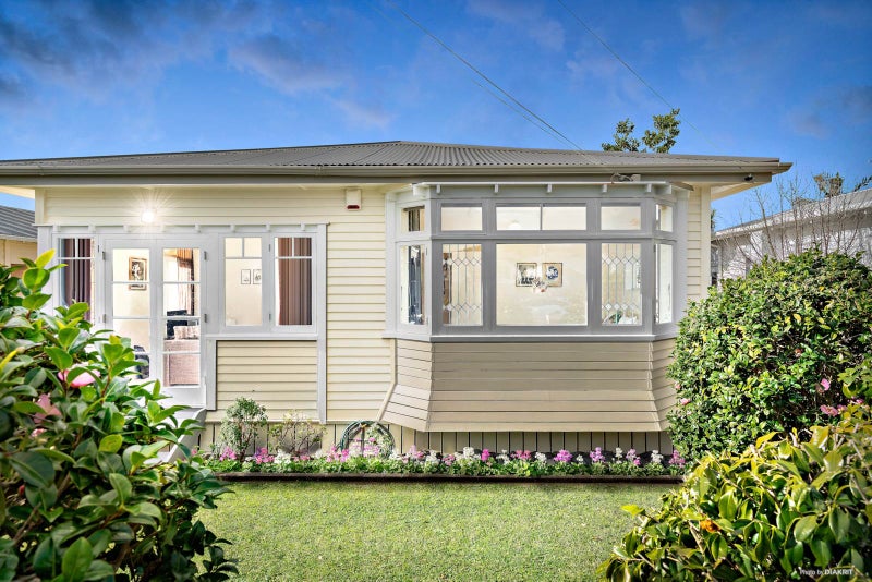 35 Walmer Road, Point Chevalier, Auckland - Carousel 1