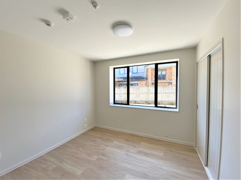 1/7 Stamford Park Road, Mount Roskill, Auckland - Carousel 2