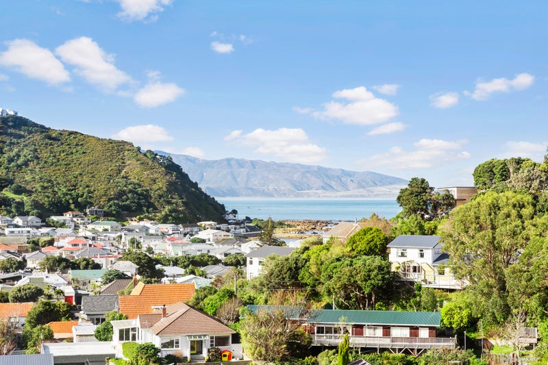 54B Severn Street, Island Bay, Wellington - Carousel 2