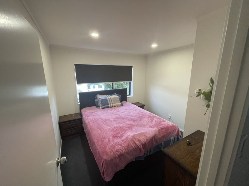 2 Faram Place, Massey, Auckland - Carousel 7
