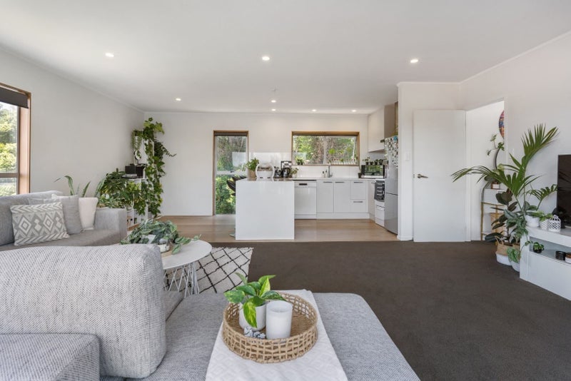 2/76 Heathcote Road, Castor Bay, Auckland - Carousel 2