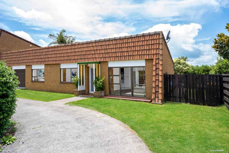 1/30 Vivian Wilson Drive, Eastern Beach, Auckland - Carousel 1