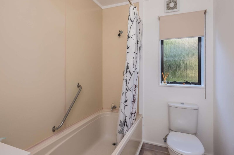 15A Shastri Terrace, Khandallah, Wellington - Carousel 13