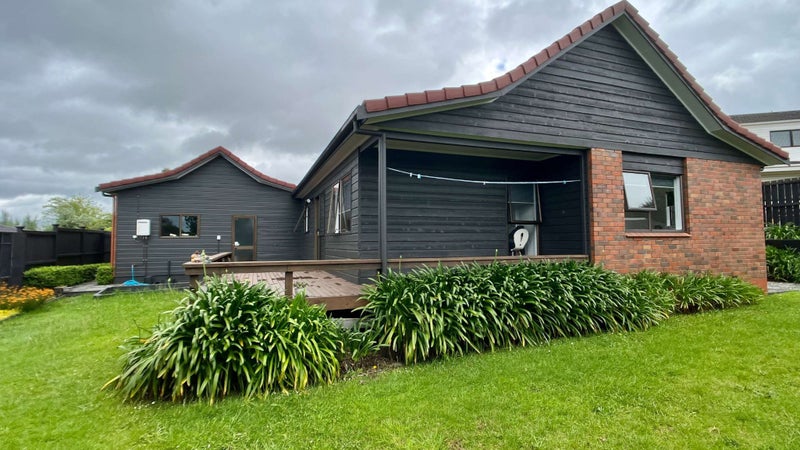 11 Simon Owen Place, Golflands, Auckland - Carousel 1