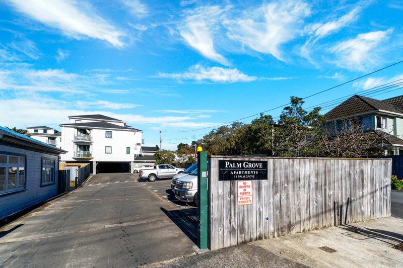 C17/13 Palm Grove, Berhampore, Wellington, Wellington - Carousel 1