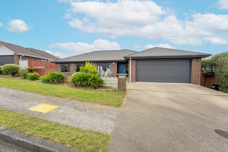 5 Ronald Scott Grove, Riverstone Terraces, Upper Hutt - Carousel 1