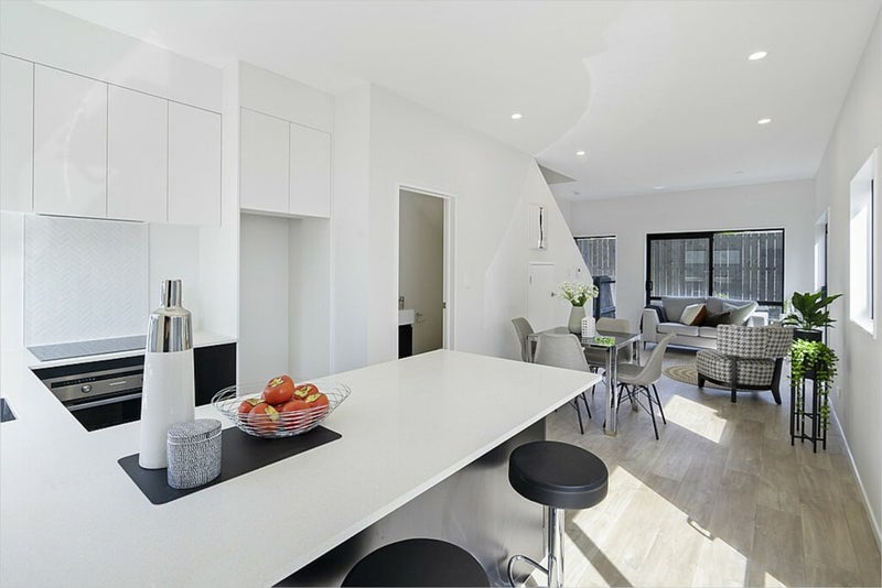 2/24 Andrew Road, Howick, Auckland - Carousel 1