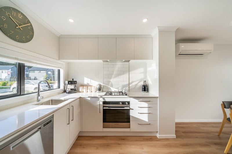 5 Raeble Walkington Lane, Wallaceville, Upper Hutt - Carousel 2