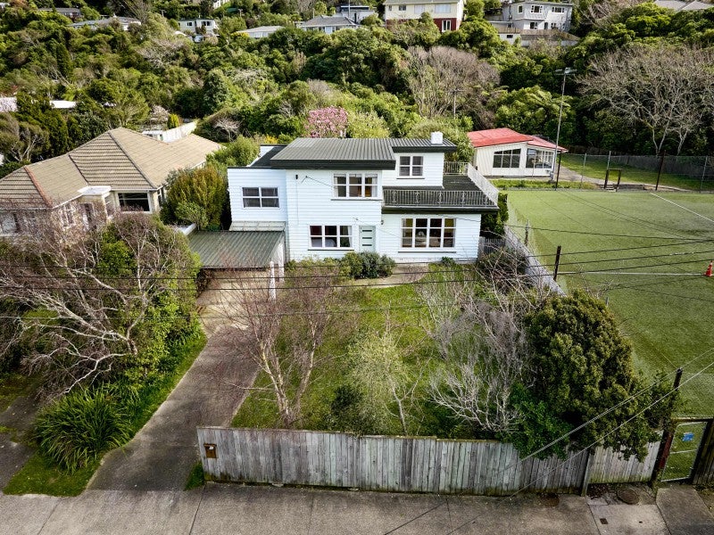 7 Park Avenue, Tawa, Wellington - Carousel 2