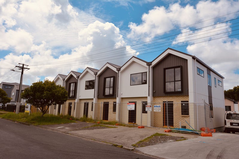 10/12 Arney Road, Ranui, Auckland - Carousel 1