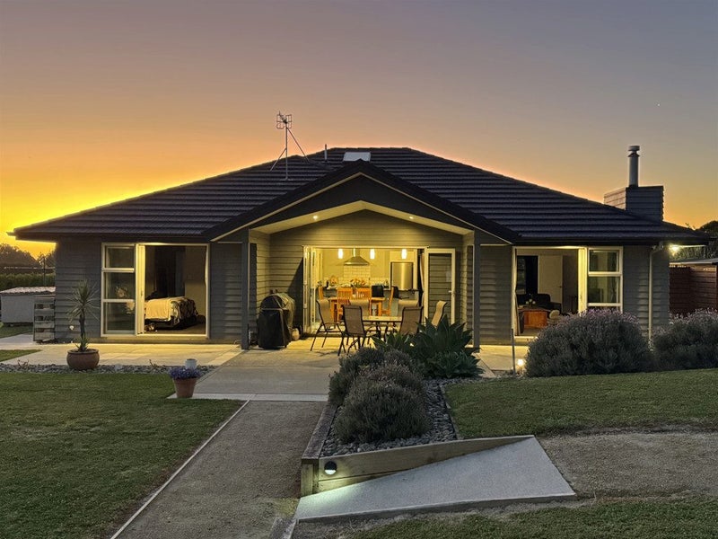 138 Greer Court, Bunnythorpe, Palmerston North - Carousel 1